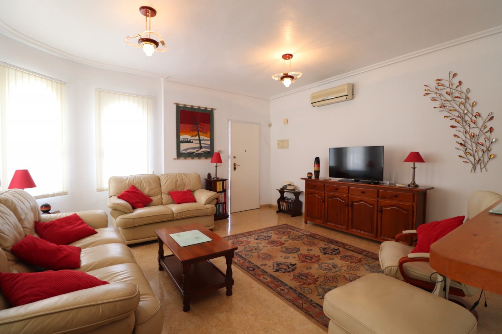 Villa with 3 bedrooms, 1 bathroom and a communal swimming pool in Lo Crispin