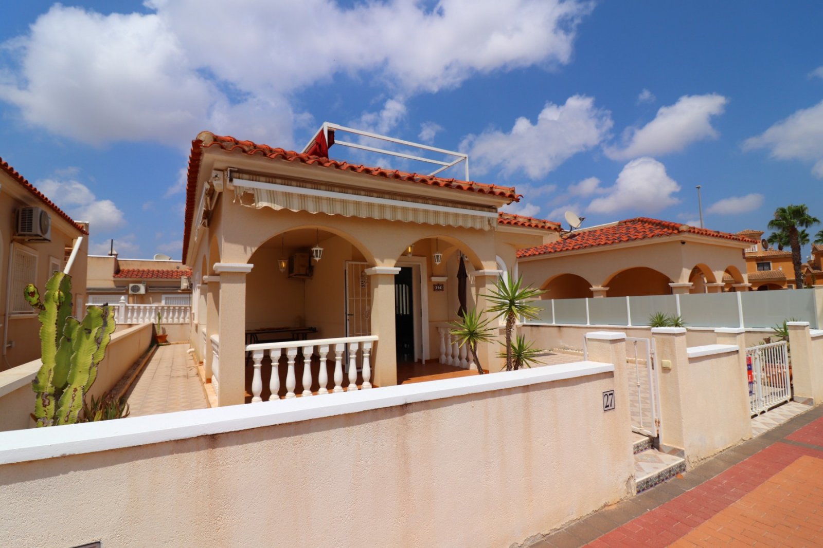 Villa with 3 bedrooms, 1 bathroom and a communal swimming pool in Lo Crispin