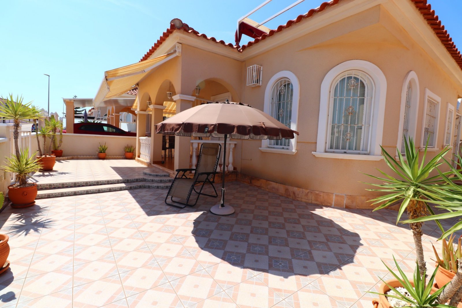 Villa with 3 bedrooms, 1 bathroom and a communal swimming pool in Lo Crispin