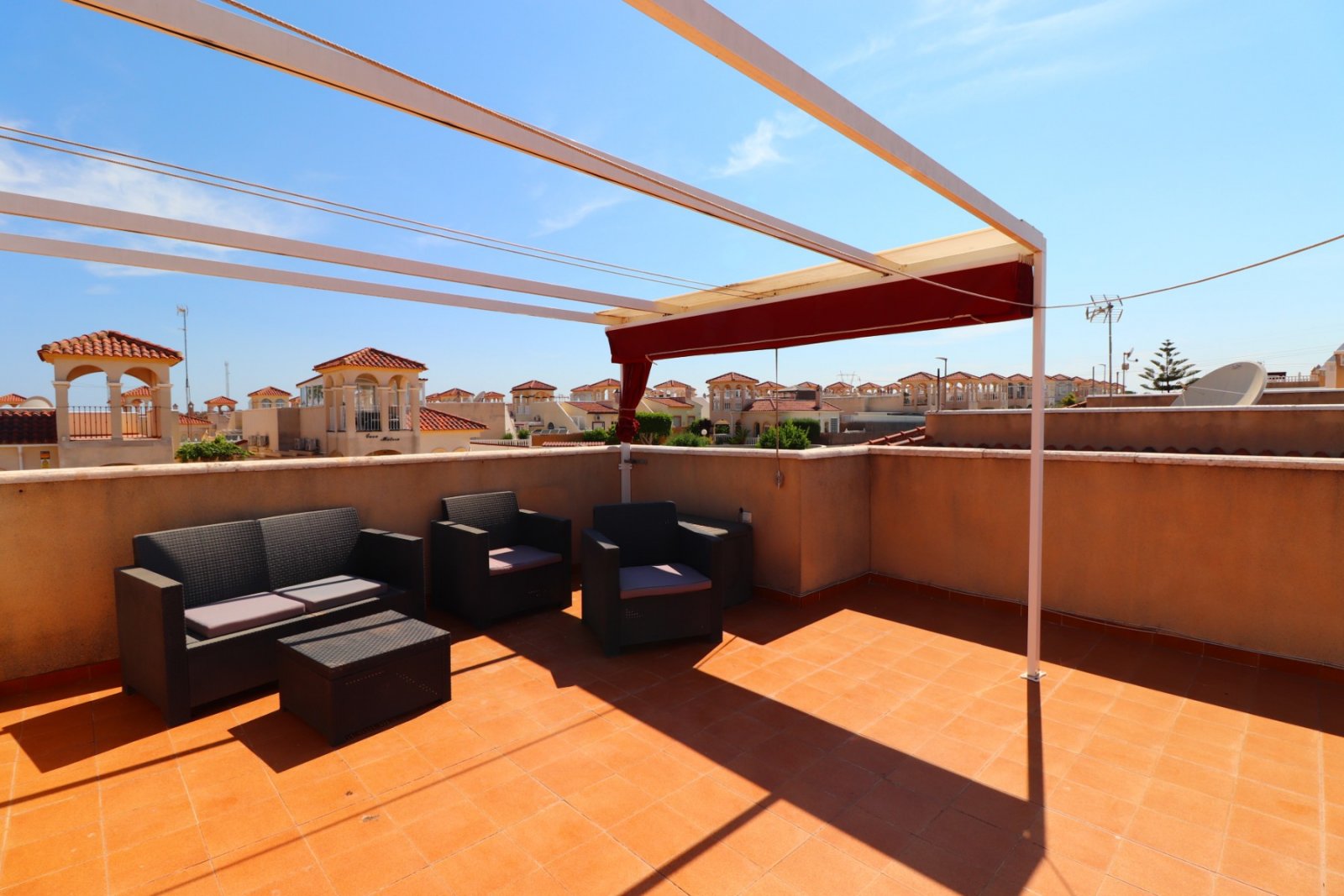 Villa with 3 bedrooms, 1 bathroom and a communal swimming pool in Lo Crispin