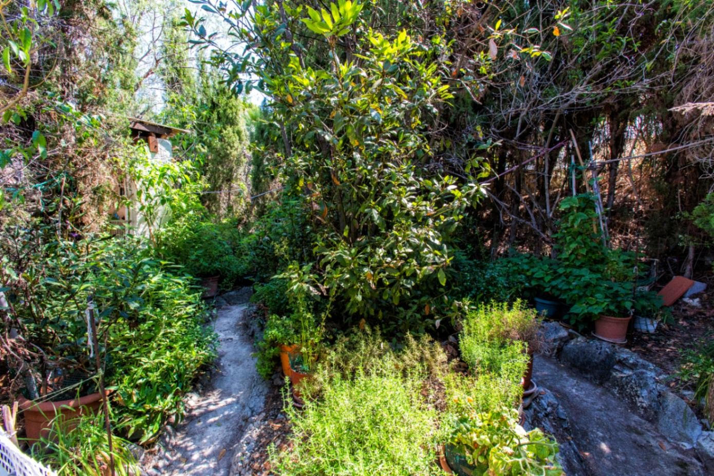 Villa with guest accommodation, saltwater pool, solar panels, views of the Bernia, and in a quiet location near the beach