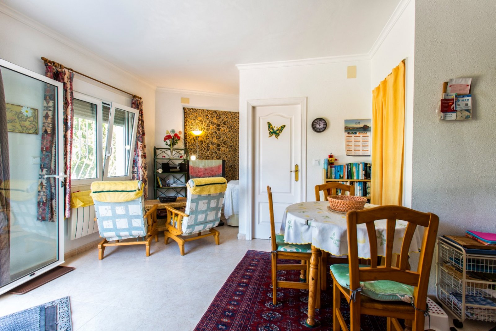 Villa with guest accommodation, saltwater pool, solar panels, views of the Bernia, and in a quiet location near the beach