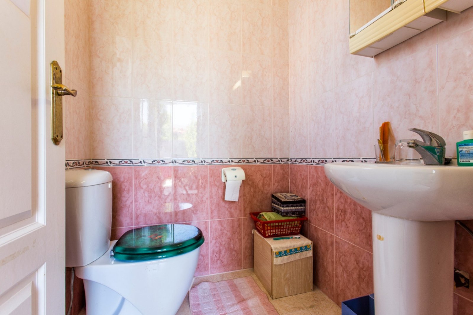 Villa with guest accommodation, saltwater pool, solar panels, views of the Bernia, and in a quiet location near the beach