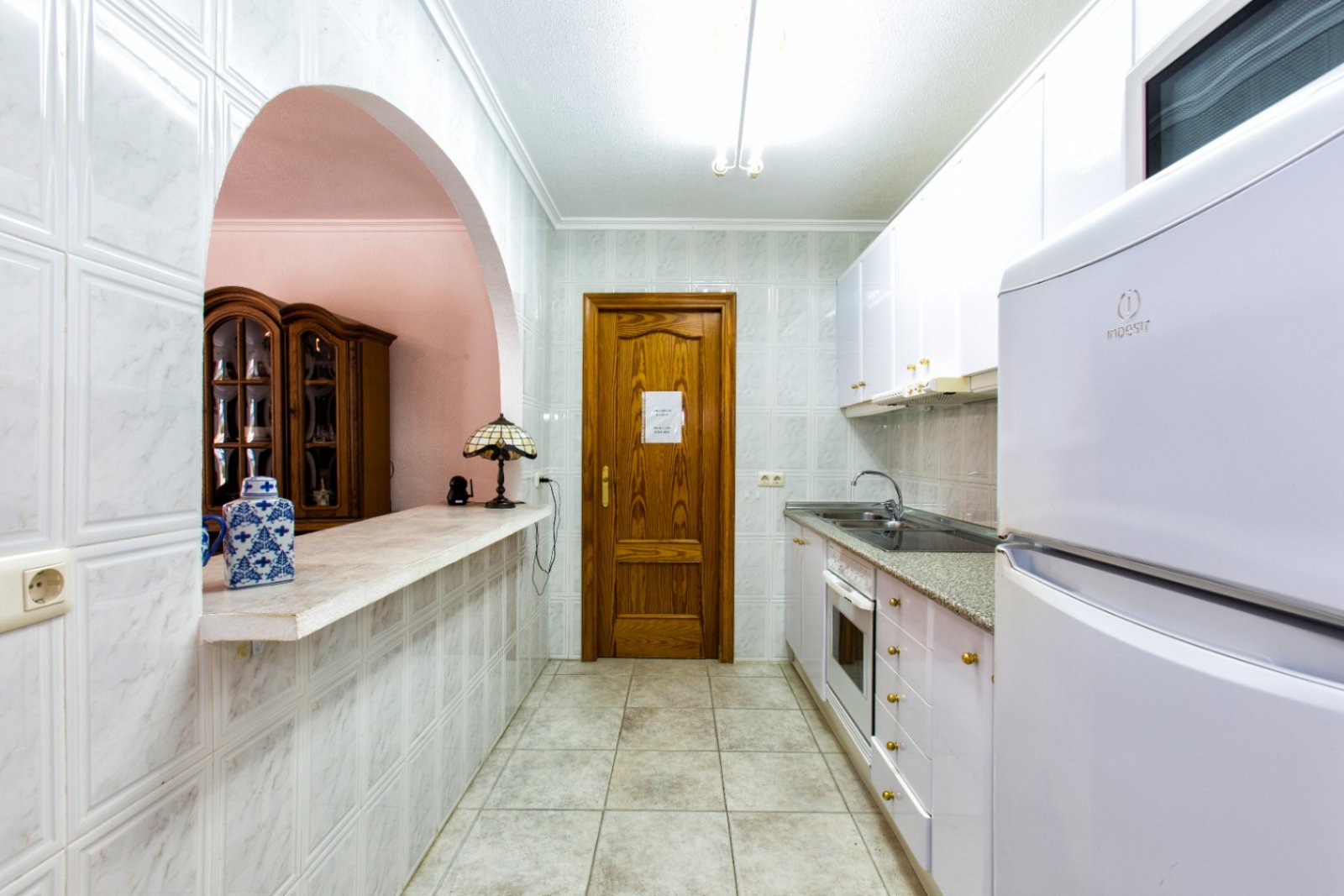 Traditional and spacious villa with private pool, garage and roof terrace with sea views