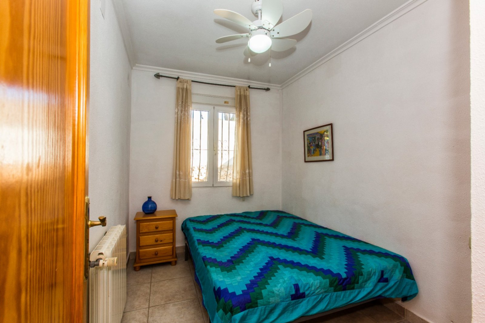 Traditional and spacious villa with private pool, garage and roof terrace with sea views