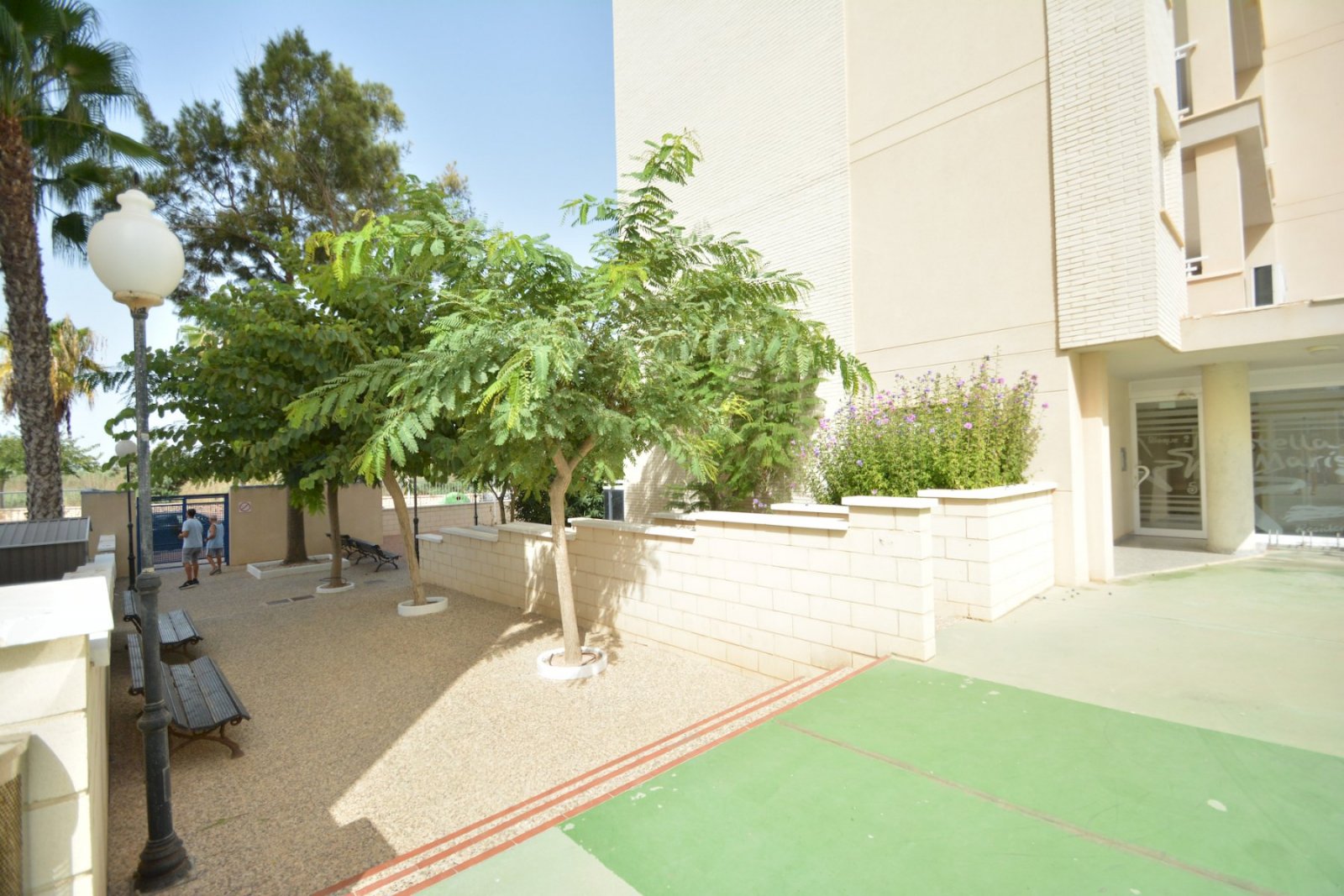 Apartment with 2 bedrooms, 1 bathroom, parking space and communal pool