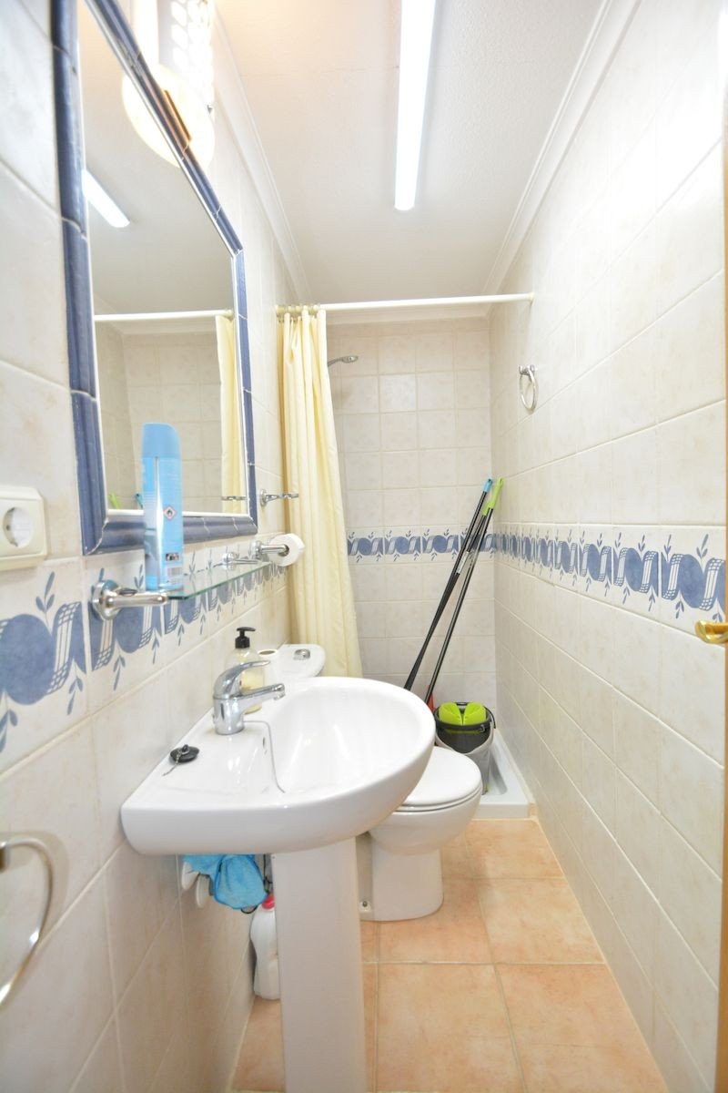 Semi-detached villa with 2 bedrooms, 2 bathrooms, garage and communal pool