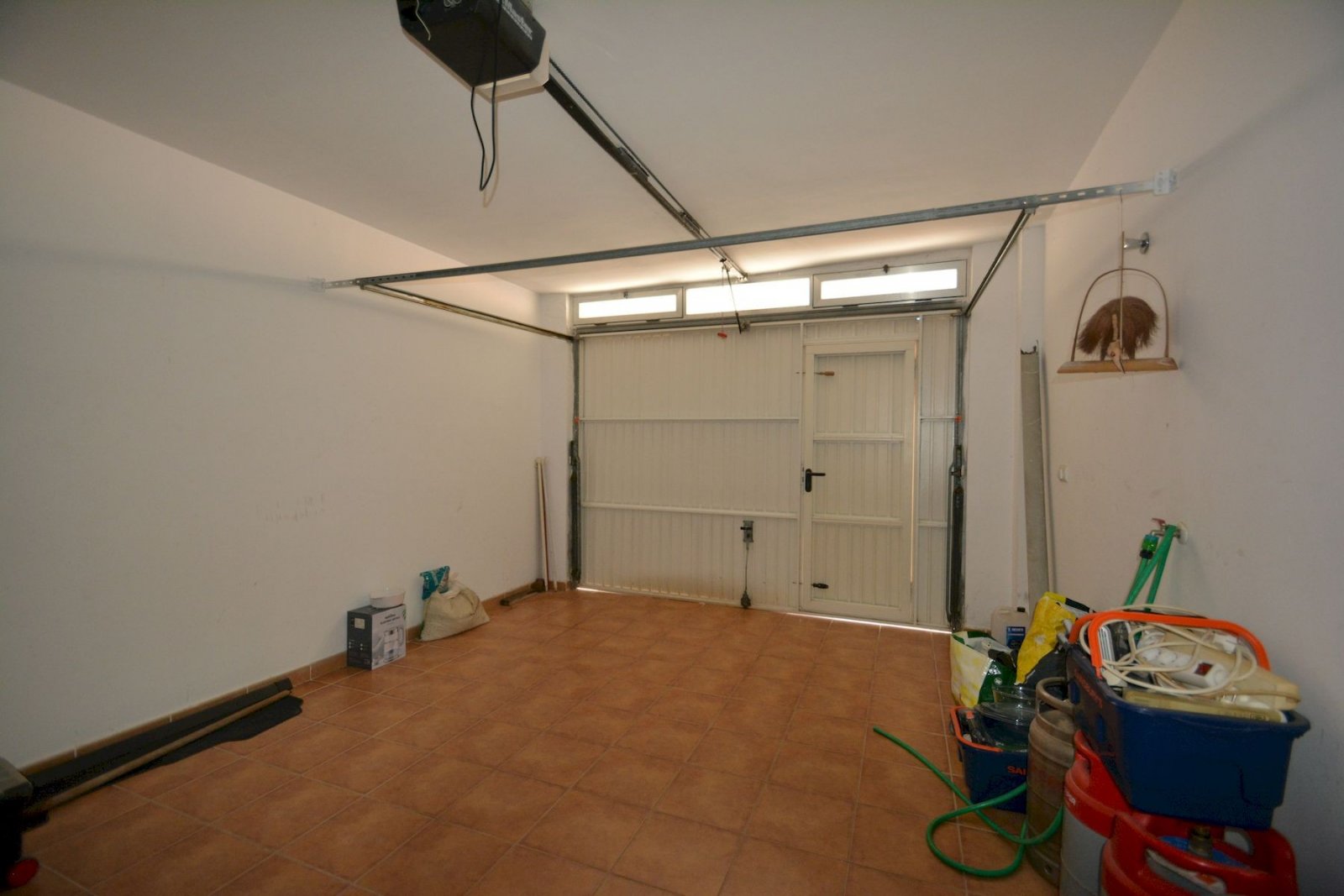 Semi-detached villa with 2 bedrooms, 2 bathrooms, garage and communal pool