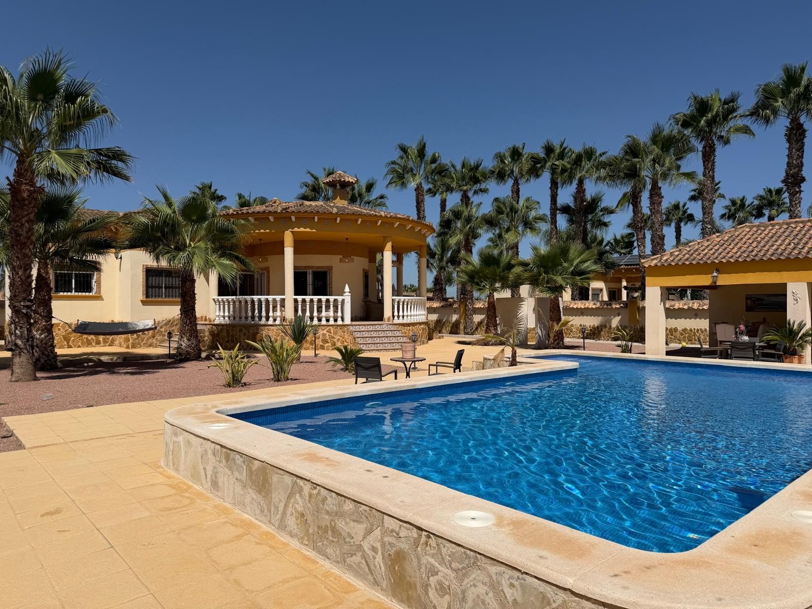 Fully renovated villa with private pool on a spacious plot