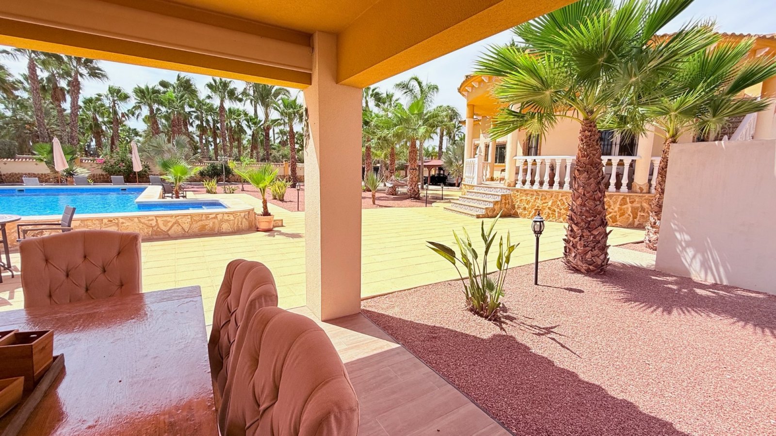 Fully renovated villa with private pool on a spacious plot