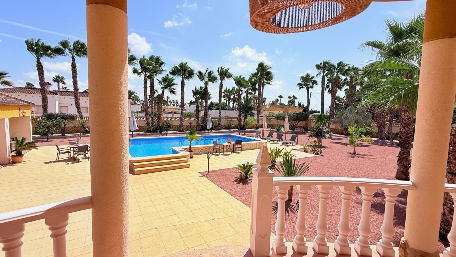 Fully renovated villa with private pool on a spacious plot