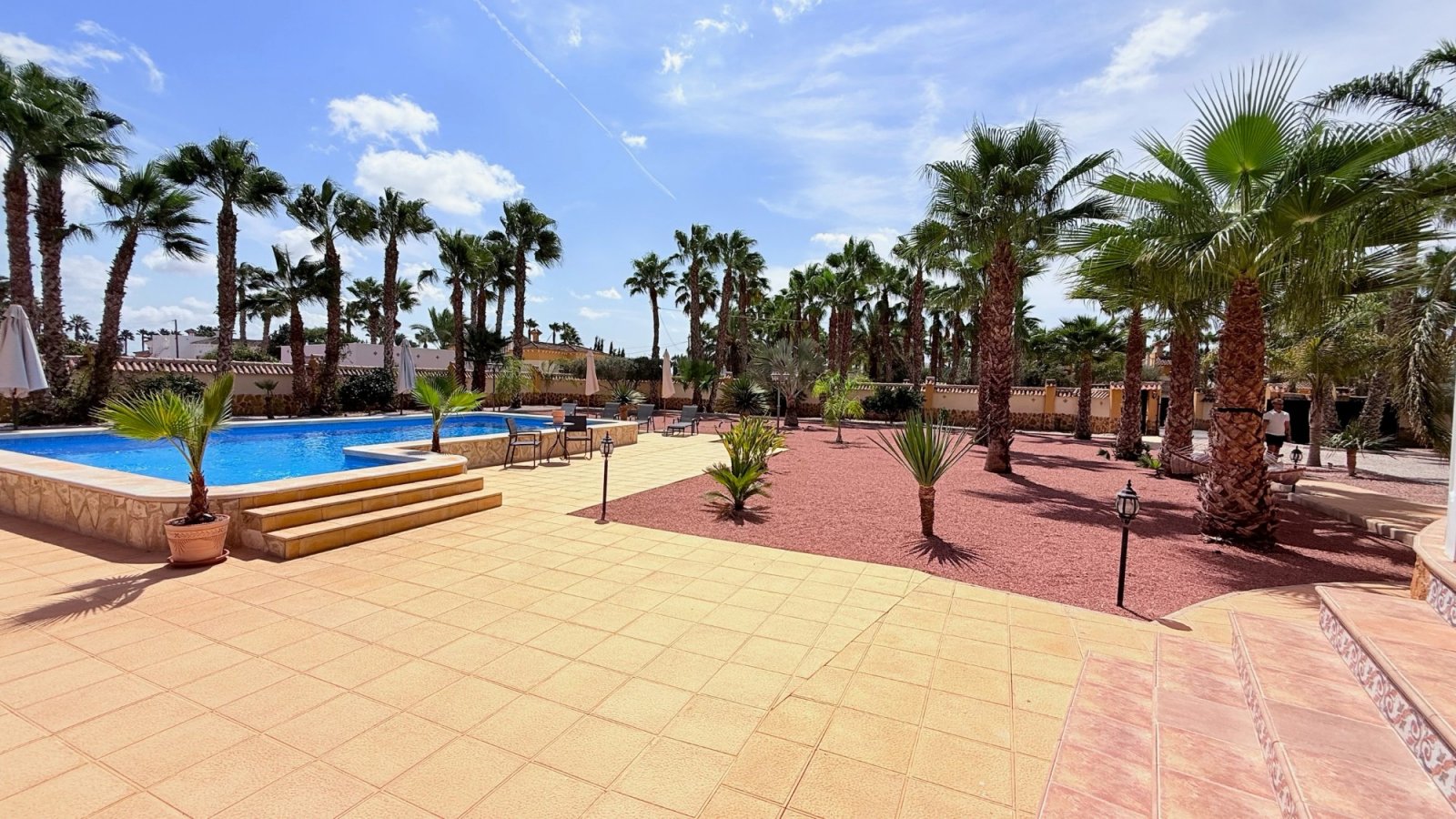 Fully renovated villa with private pool on a spacious plot