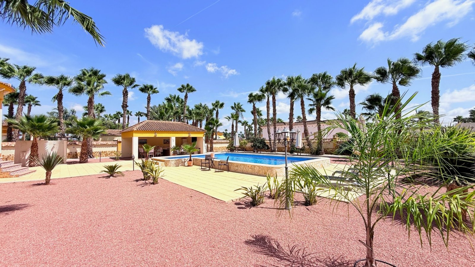 Fully renovated villa with private pool on a spacious plot