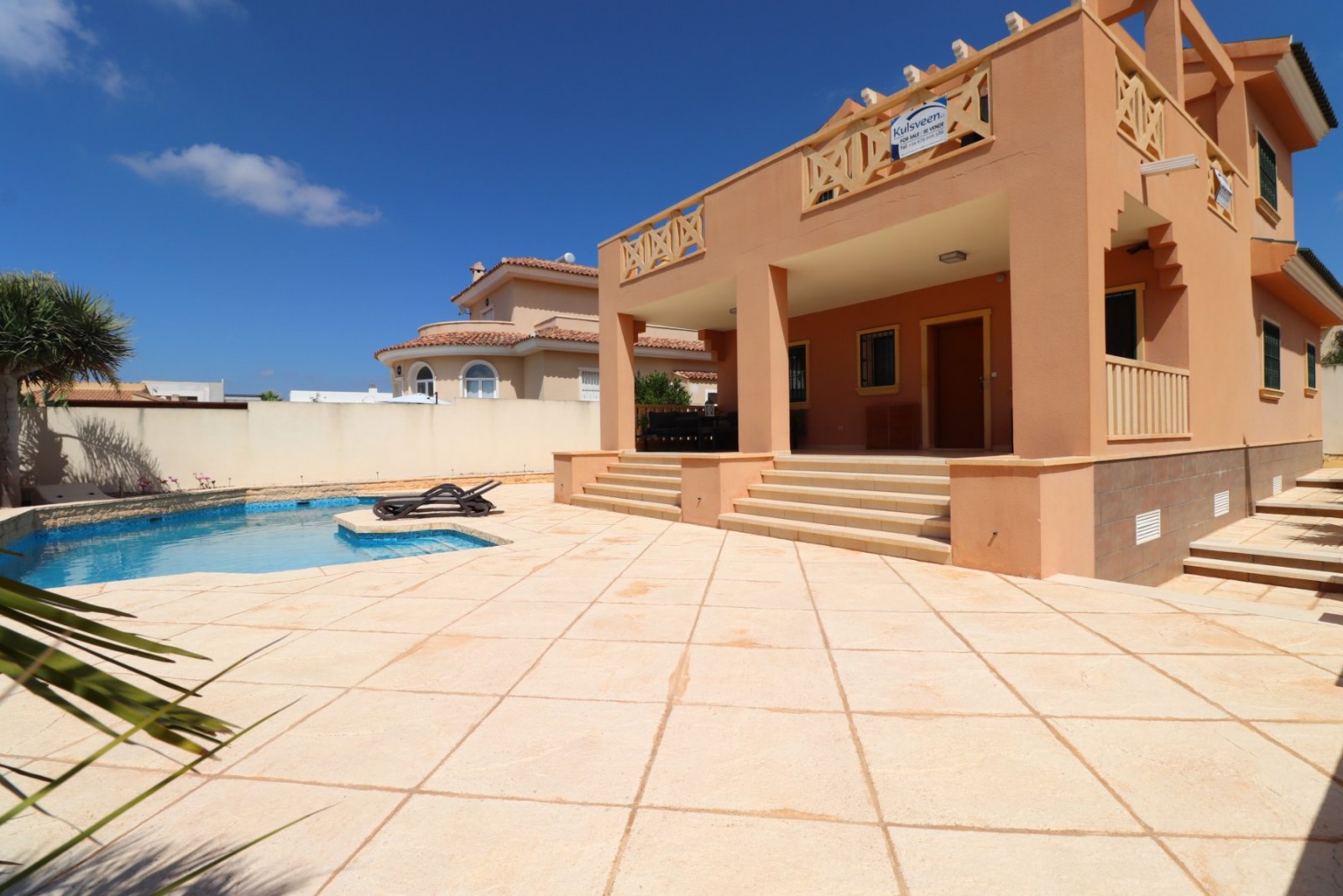 Exclusive villa with 4 bedrooms, 2 bathrooms and private pool