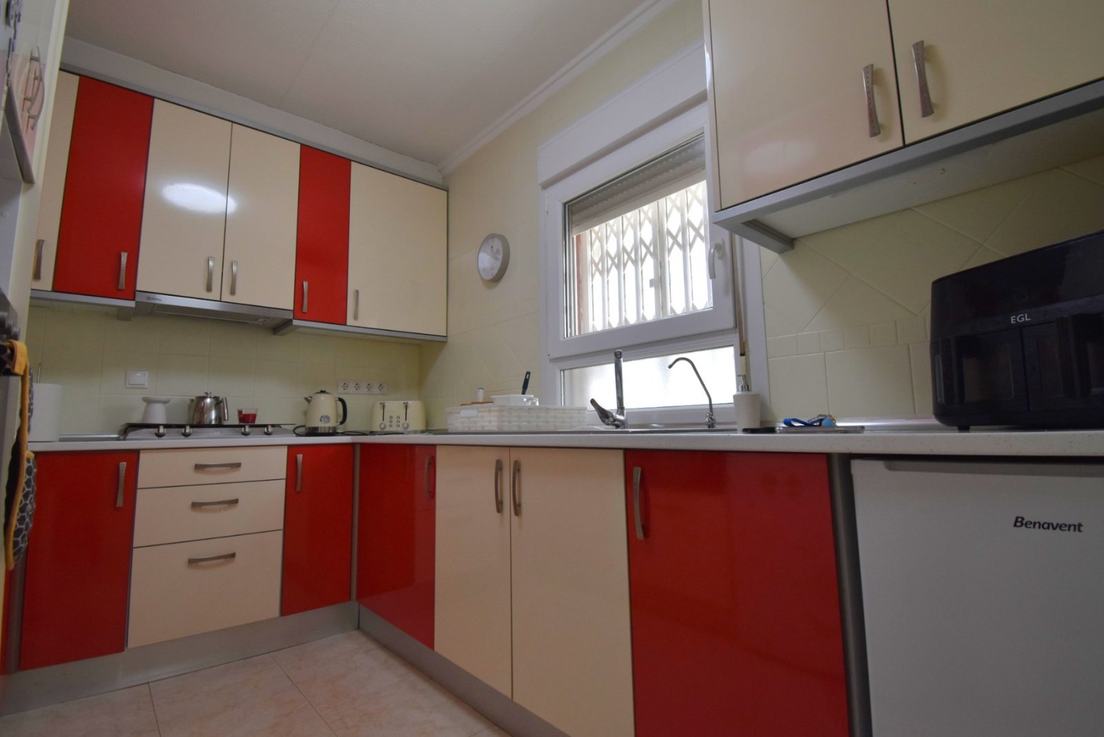 Quad Villa with 2 bedrooms, 1 bathroom, parking space, private pool and communal pool in Playa Flamenca