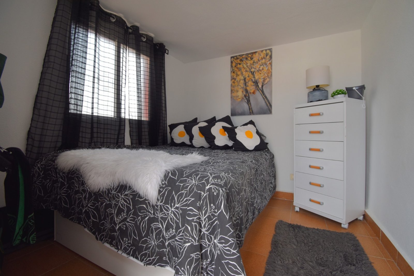 Quad Villa with 2 bedrooms, 1 bathroom, parking space, private pool and communal pool in Playa Flamenca