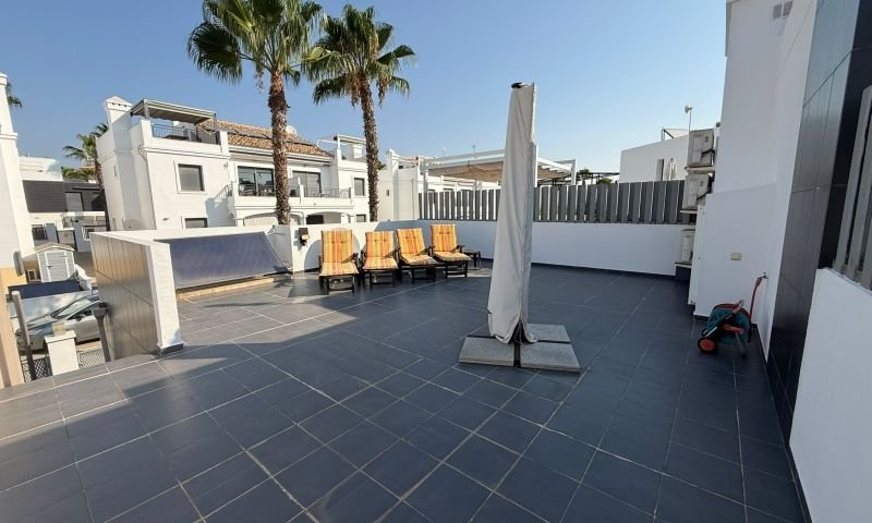 Quad with 2 bedrooms, 2 bathrooms, roof terrace and communal swimming pool