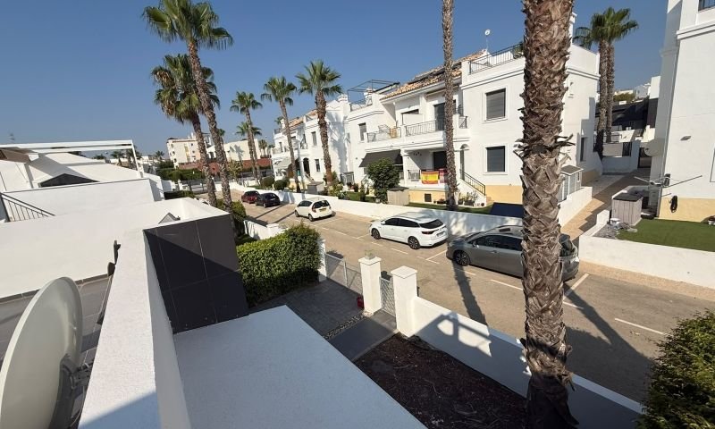 Quad with 2 bedrooms, 2 bathrooms, roof terrace and communal swimming pool