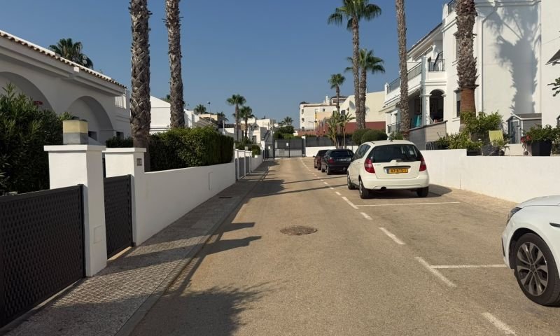 Quad with 2 bedrooms, 2 bathrooms, roof terrace and communal swimming pool