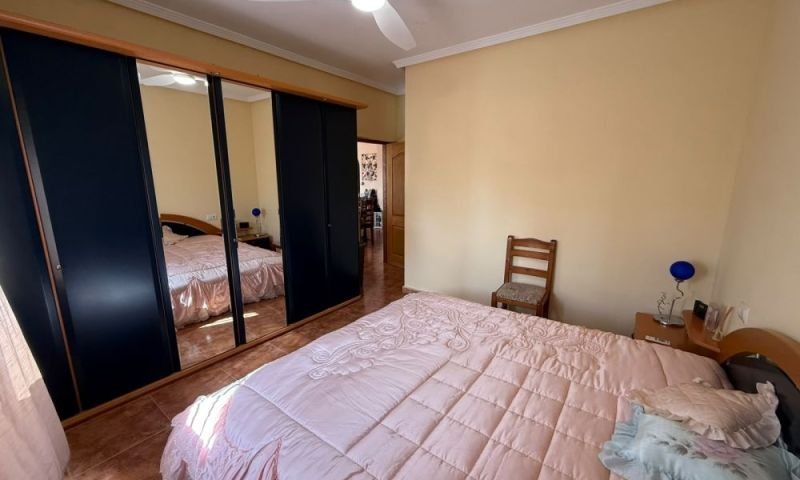 Detached villa with 5 bedrooms and 6 bathrooms