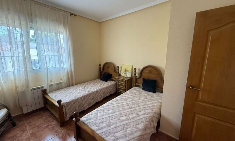 Detached villa with 5 bedrooms and 6 bathrooms