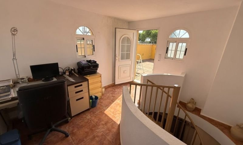 Detached villa with 5 bedrooms and 6 bathrooms