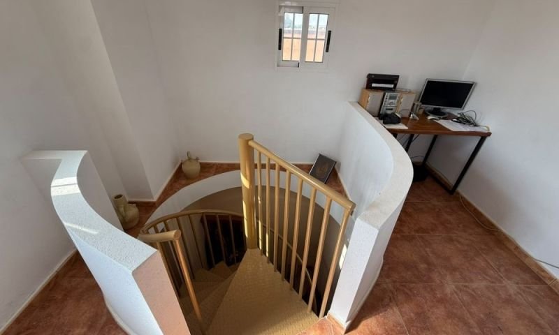 Detached villa with 5 bedrooms and 6 bathrooms