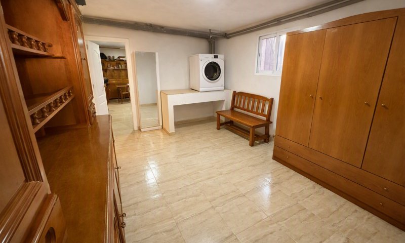 Detached villa with 5 bedrooms and 6 bathrooms