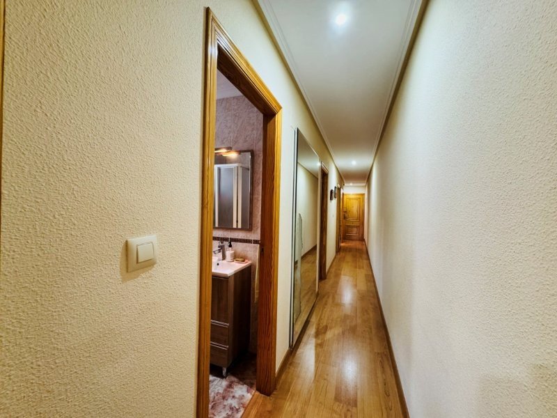 Apartment with 2 bedrooms, 2 bathrooms and an underground parking space just 200 metres from the beach