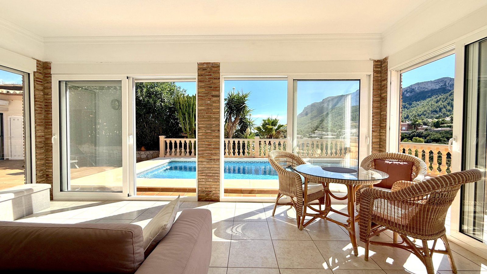 Beautiful, very private villa with magnificent panoramic views and many extras and with a tourist rental licence