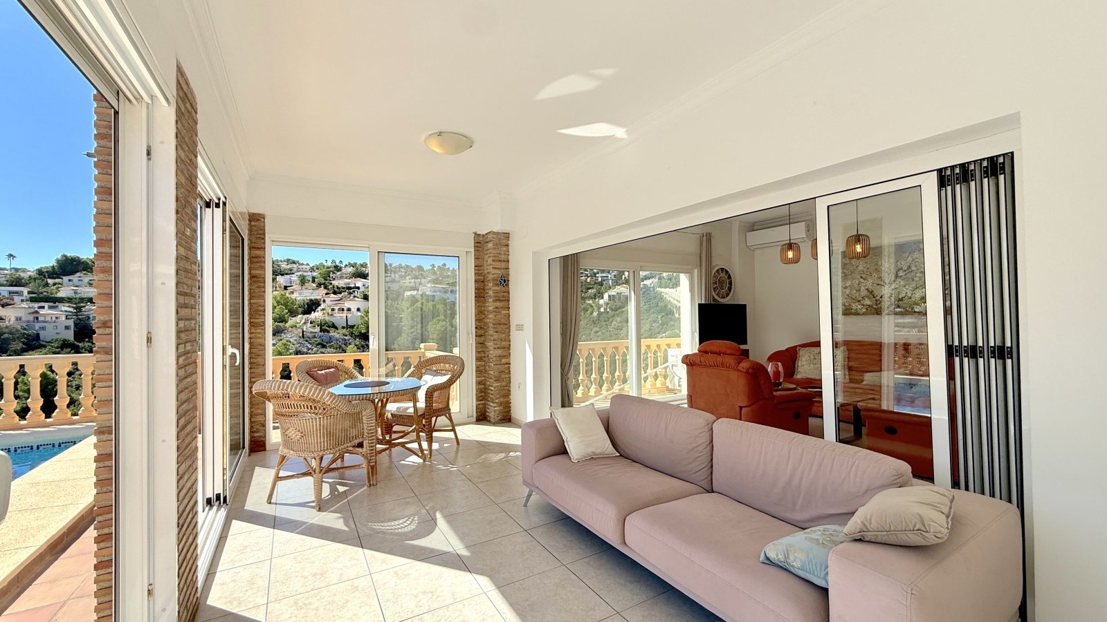 Beautiful, very private villa with magnificent panoramic views and many extras and with a tourist rental licence