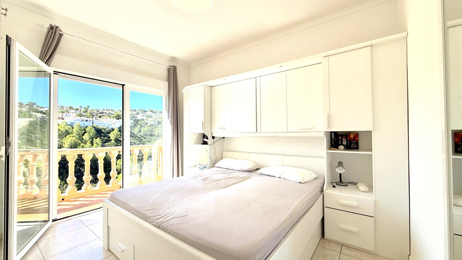 Beautiful, very private villa with magnificent panoramic views and many extras and with a tourist rental licence