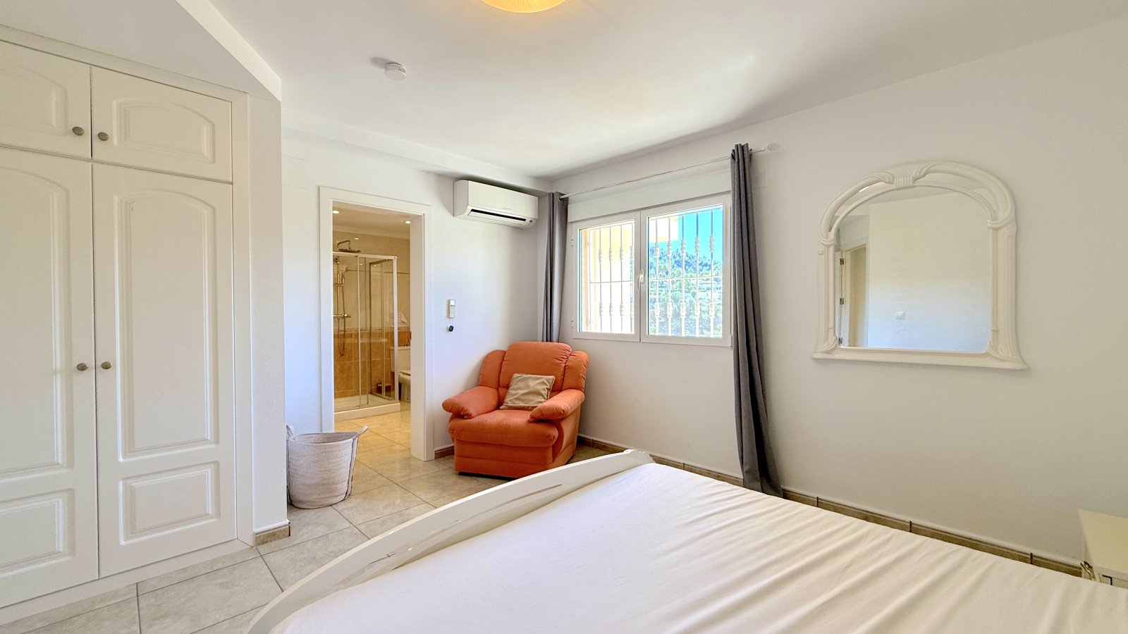 Beautiful, very private villa with magnificent panoramic views and many extras and with a tourist rental licence