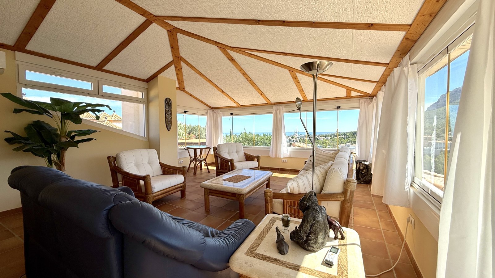 Beautiful, very private villa with magnificent panoramic views and many extras and with a tourist rental licence