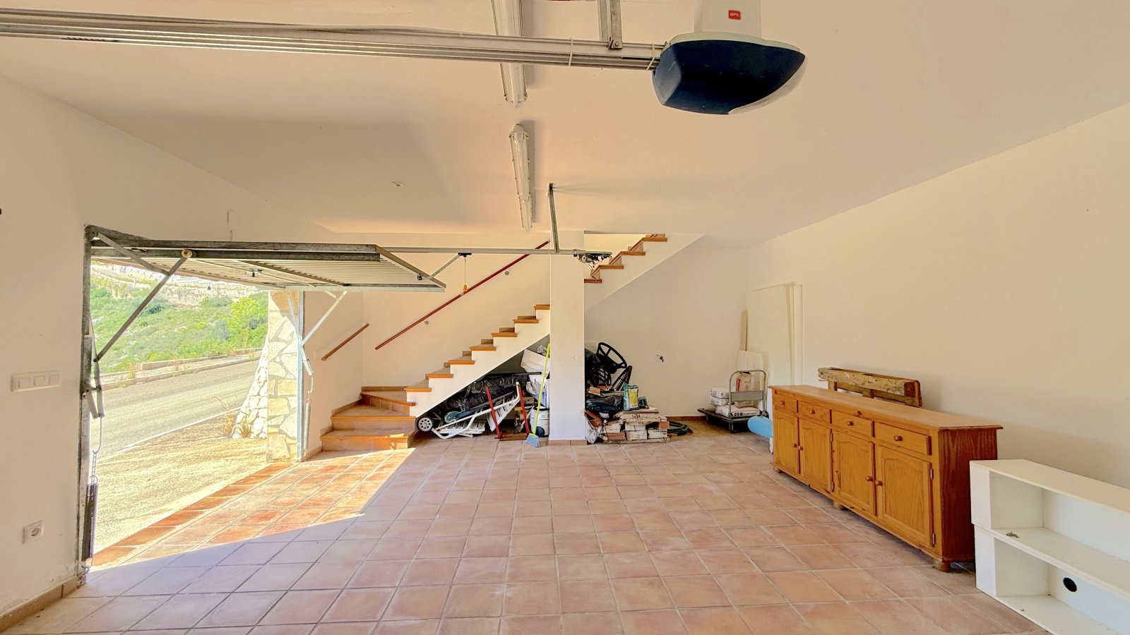 Beautiful, very private villa with magnificent panoramic views and many extras and with a tourist rental licence