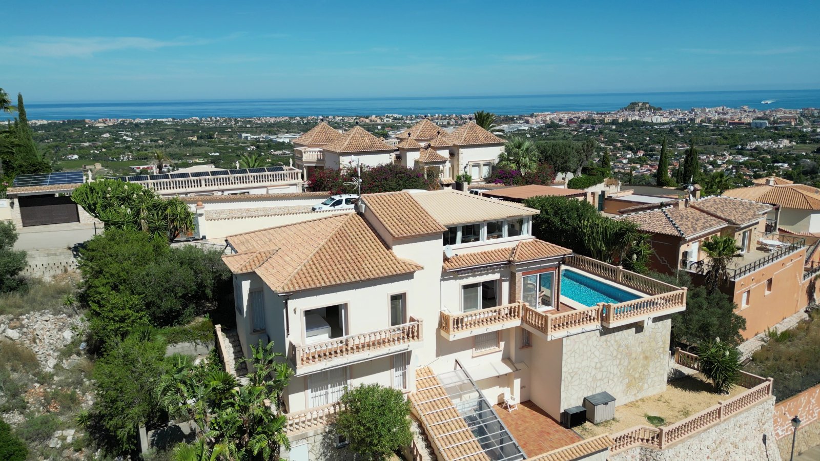 Beautiful, very private villa with magnificent panoramic views and many extras and with a tourist rental licence