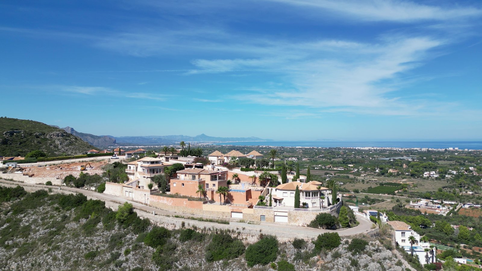 Beautiful, very private villa with magnificent panoramic views and many extras and with a tourist rental licence
