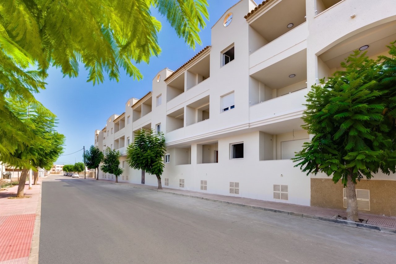 Apartments with 2 bedrooms, 1 - 2 bathrooms, pre installation air conditioning, optional parking in underground car park and communal pool