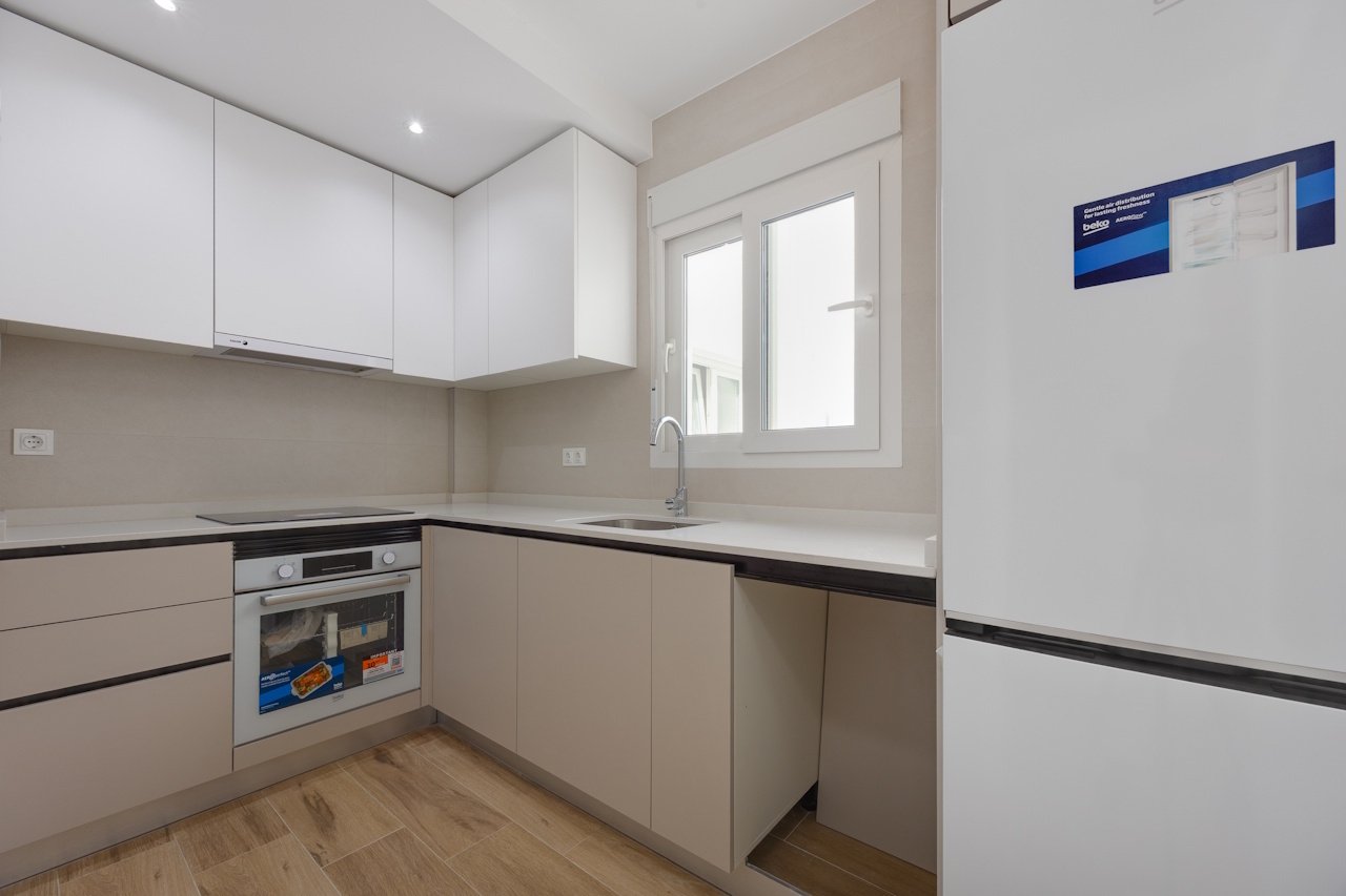 Apartments with 2 bedrooms, 1 - 2 bathrooms, pre installation air conditioning, optional parking in underground car park and communal pool