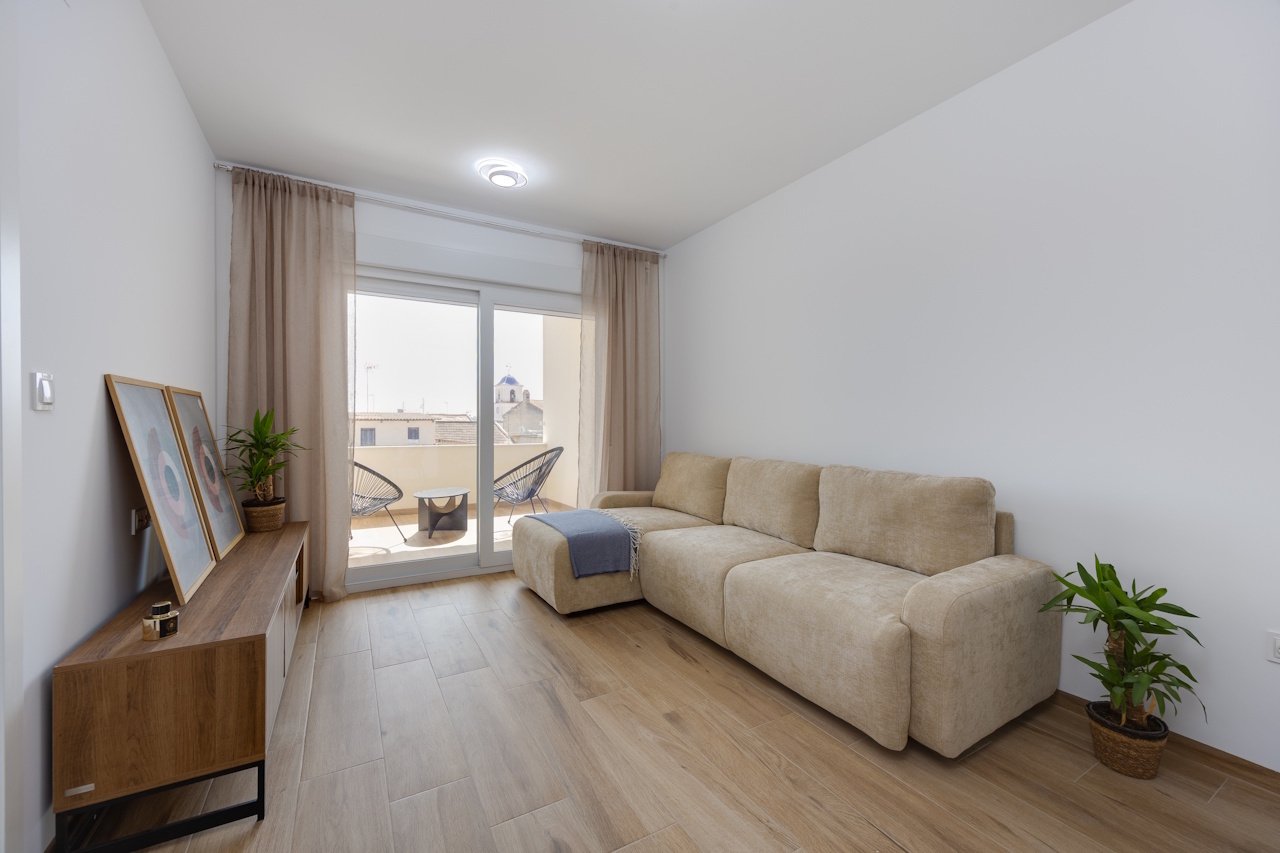 Apartments with 3 bedrooms, 2 bathrooms, pre installation air conditioning, optional parking in underground car park and communal pool