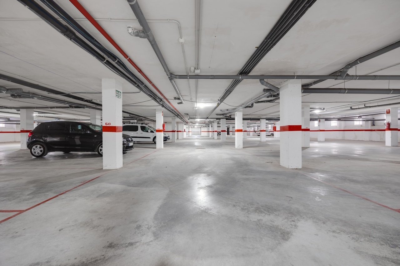 Apartments with 3 bedrooms, 2 bathrooms, pre installation air conditioning, optional parking in underground car park and communal pool