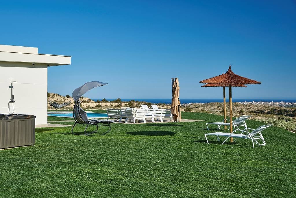 Modern luxury villa with 4 bedrooms, 4 bathrooms, private pool and breathtaking views