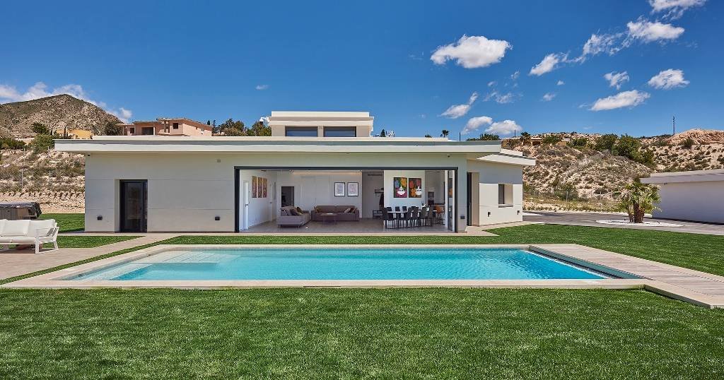 Modern luxury villa with 4 bedrooms, 4 bathrooms, private pool and breathtaking views