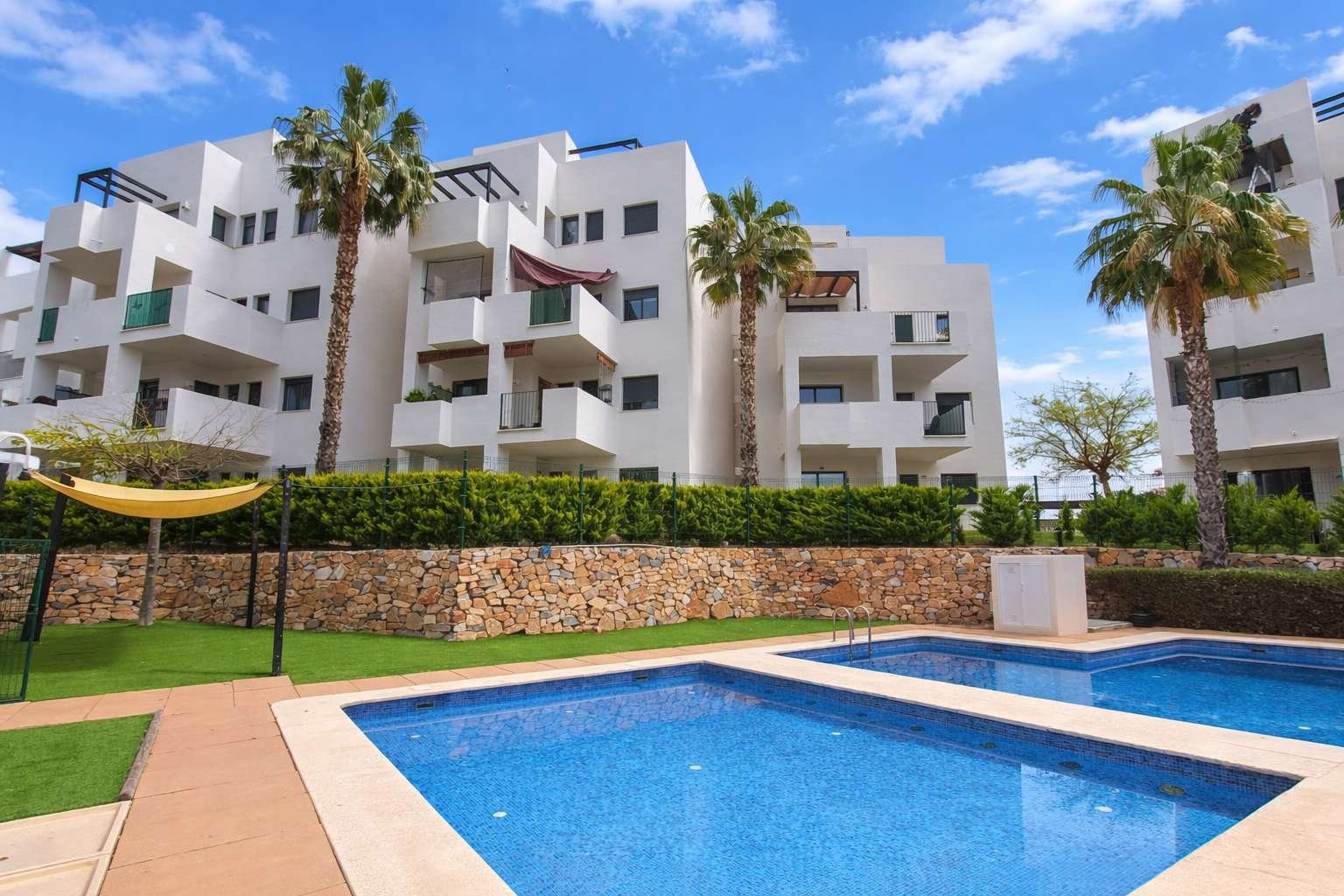 Elegant Ground Floor Apartment with 2 bedrooms and 2 bathrooms in Up-and-Coming Golf Resort