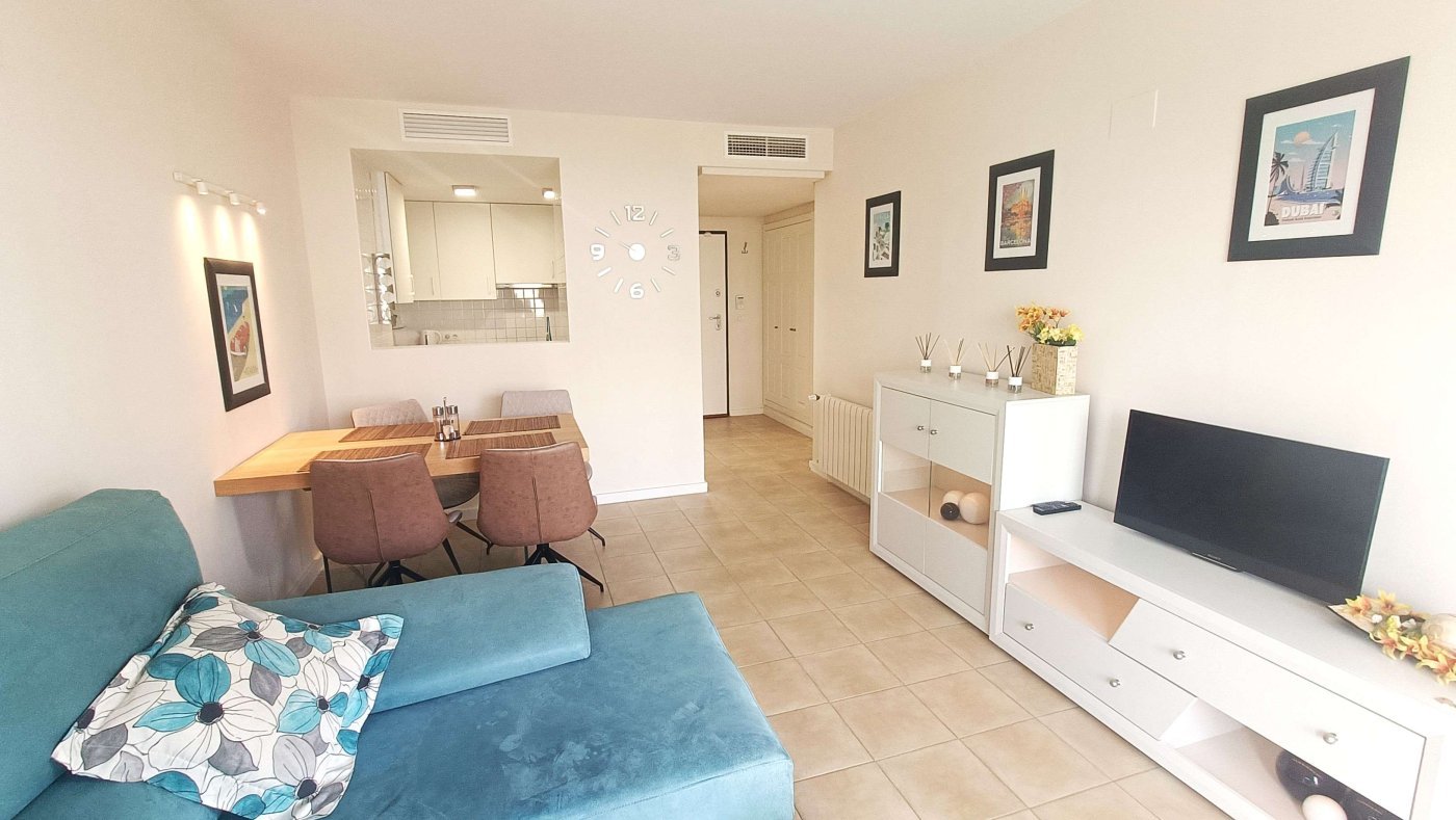 Elegant Ground Floor Apartment with 2 bedrooms and 2 bathrooms in Up-and-Coming Golf Resort