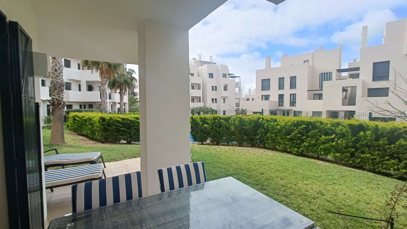 Elegant Ground Floor Apartment with 2 bedrooms and 2 bathrooms in Up-and-Coming Golf Resort