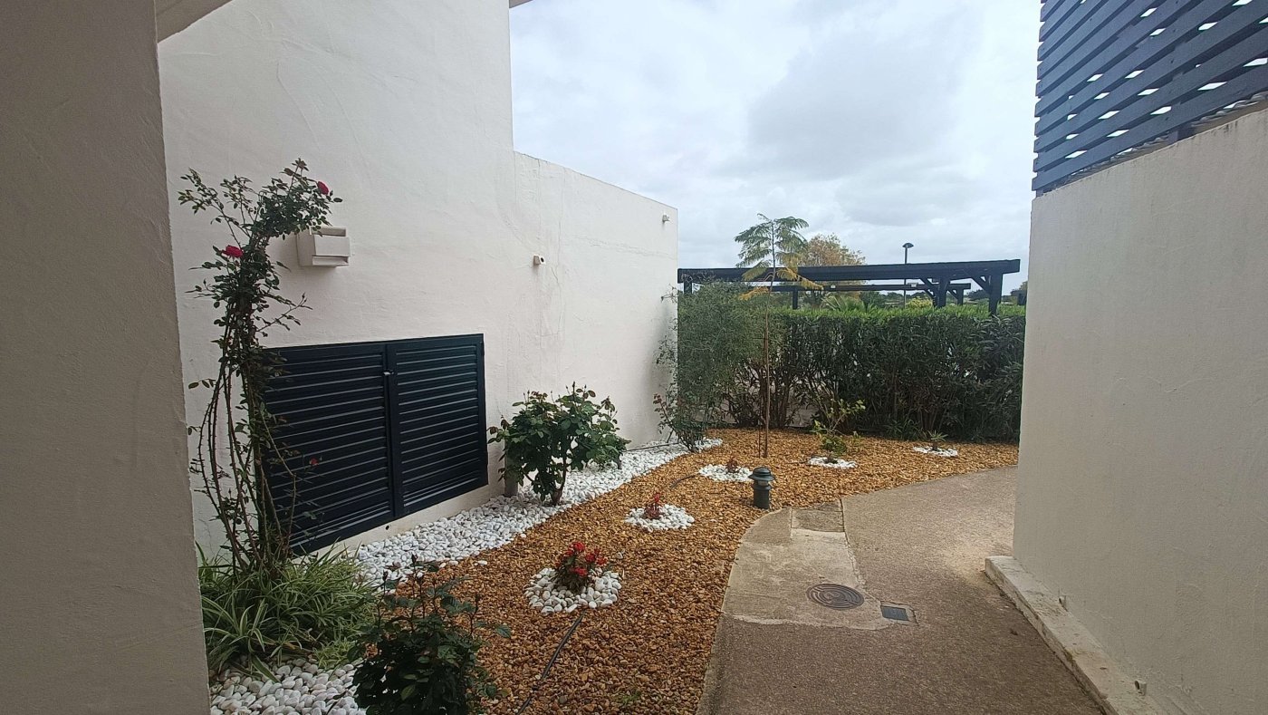 Elegant Ground Floor Apartment with 2 bedrooms and 2 bathrooms in Up-and-Coming Golf Resort
