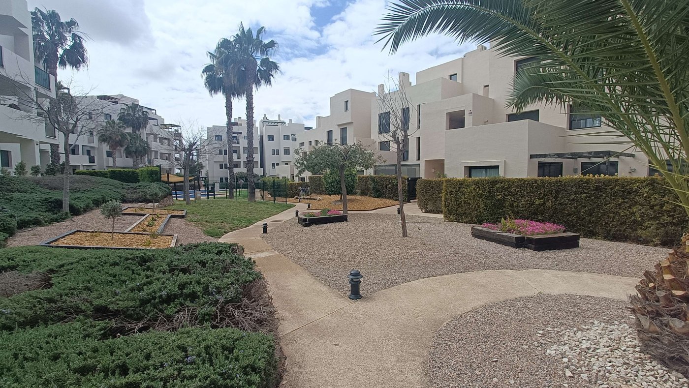 Elegant Ground Floor Apartment with 2 bedrooms and 2 bathrooms in Up-and-Coming Golf Resort