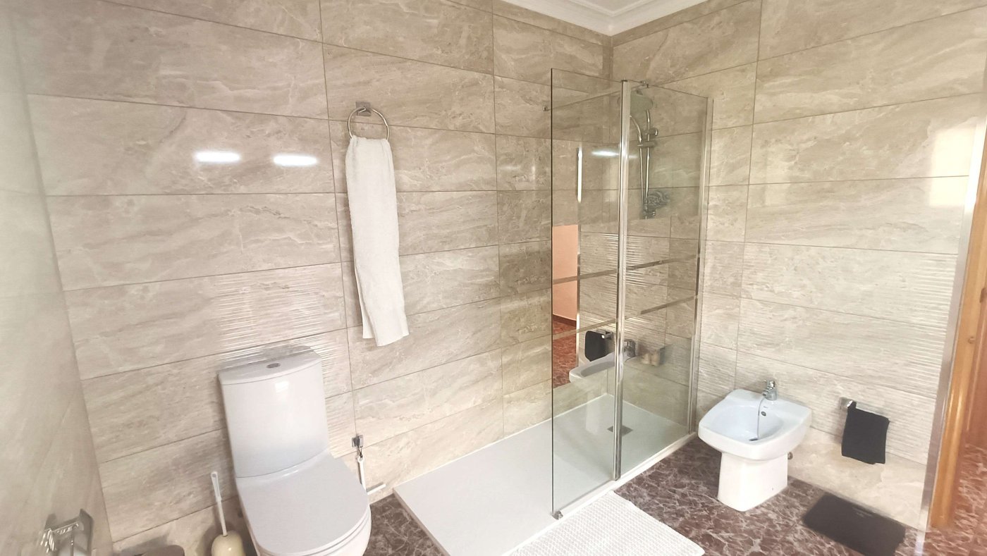 Stunning Detached Villa with Private Pool, Separate Guest Apartment, Garage and Underbuild on the Outskirts of Crevillent