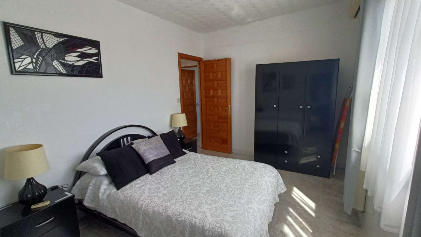 Stunning Detached Villa with Private Pool, Separate Guest Apartment, Garage and Underbuild on the Outskirts of Crevillent